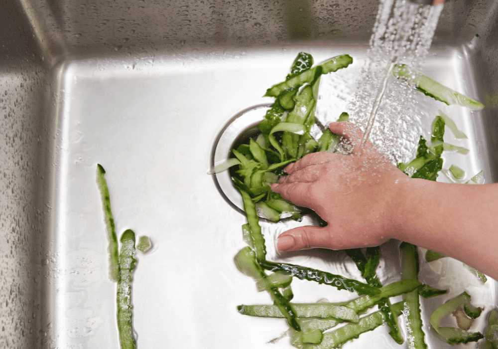 5 חומרים שאסור להשליך לאסלה או לשטוף בכיור
